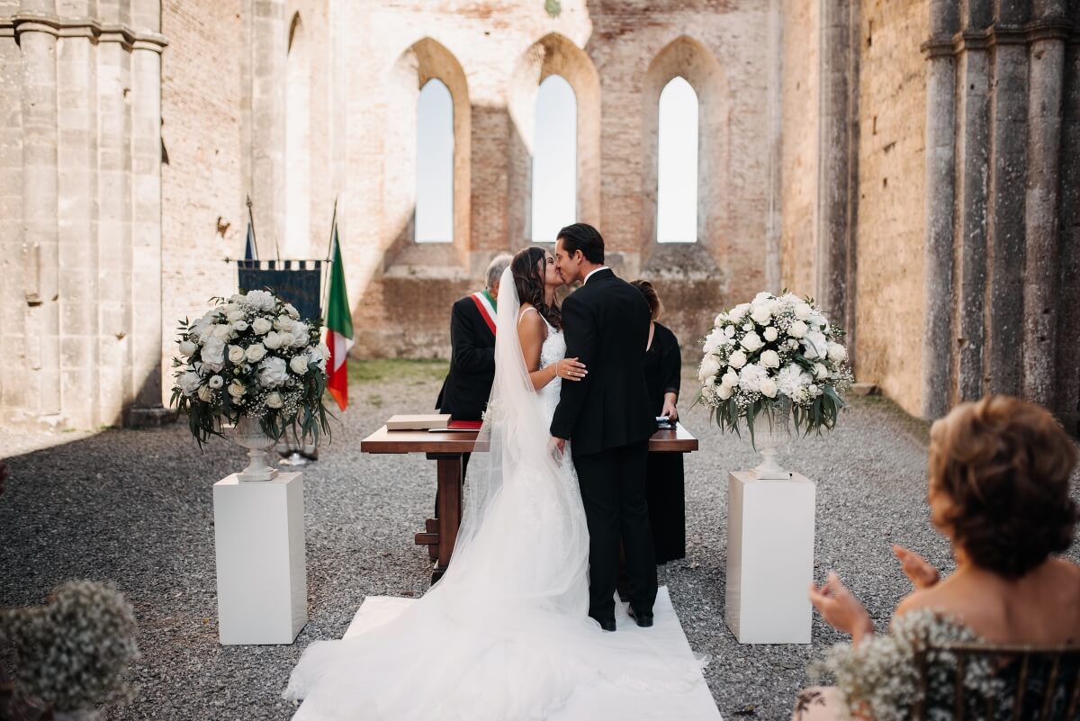 Wedding at San Galgano Abbey - Tuscany Wedding - Doblelente - Nira y Alberto